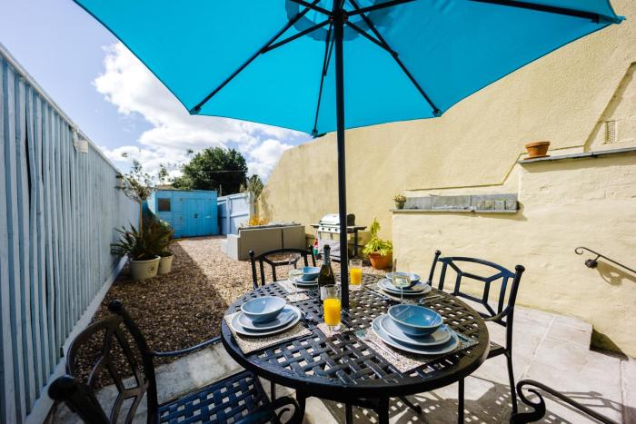 Flat 1 Flint House Tenby - 2 bedroom - garden - dog friendly