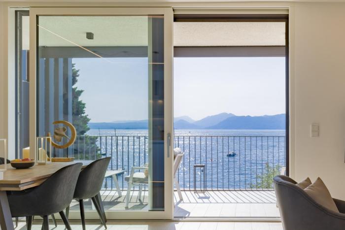 SalvatoreHomes - Luxurious Dreamview Waterfront Apartment in Torri del Benaco with Pool - Casa Azura - a 5 Star Luxury Collection at Lake Garda