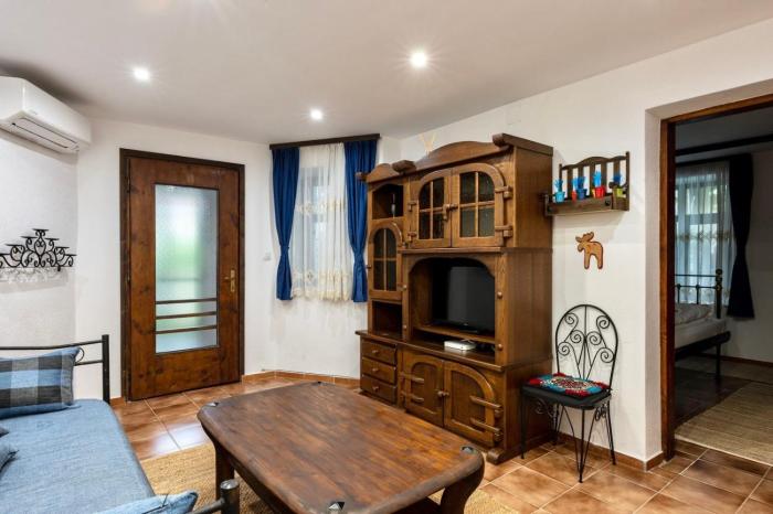 The House with the BellКъщата с камбанката