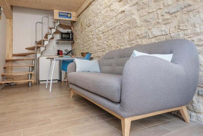 Duplex with exposed stone Heart of Lyon 3rd arrondissement near Part-Dieu