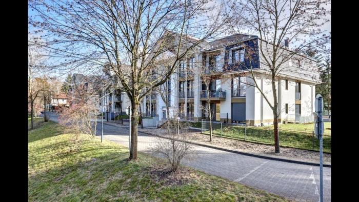 Neue stillvolle Wohnung im Steinbach Palais, ideale Lage