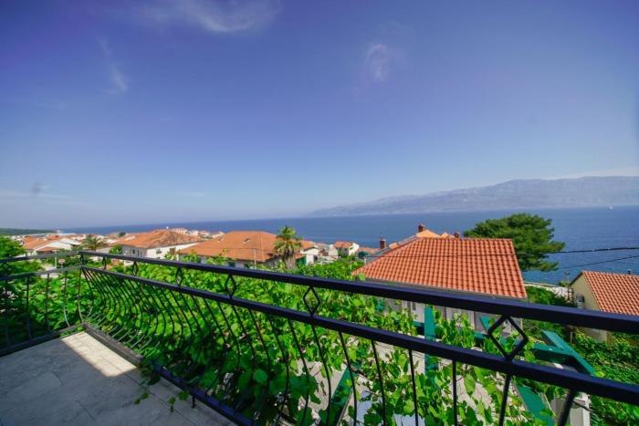 Apartments Čibu with sea view