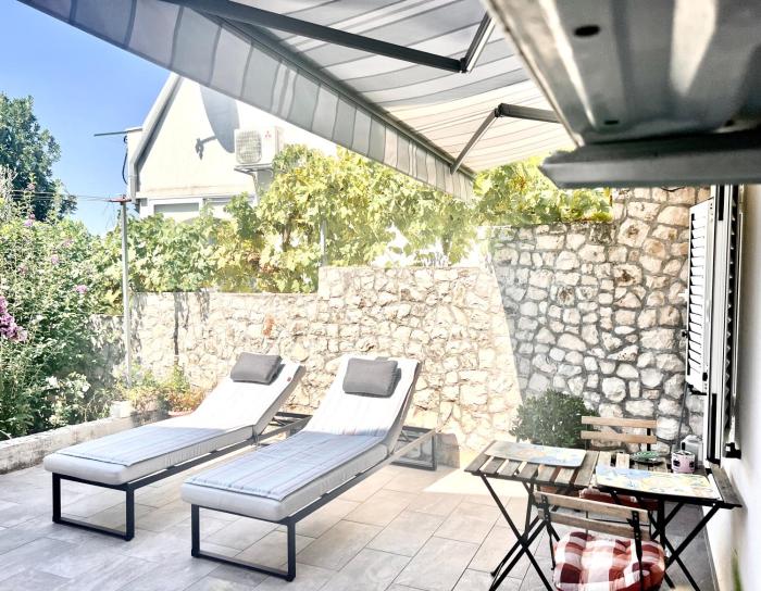 Villa Zen Trogir - Apartment Okrug, Heated pool, EV Type 2