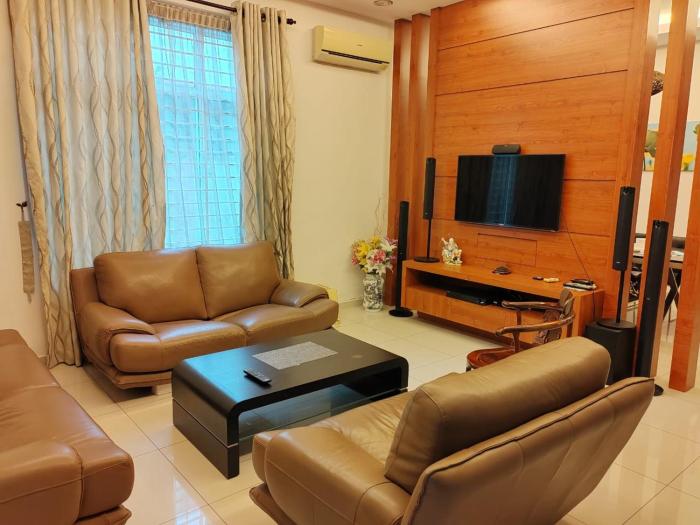 Nice semi D house at Tangkak