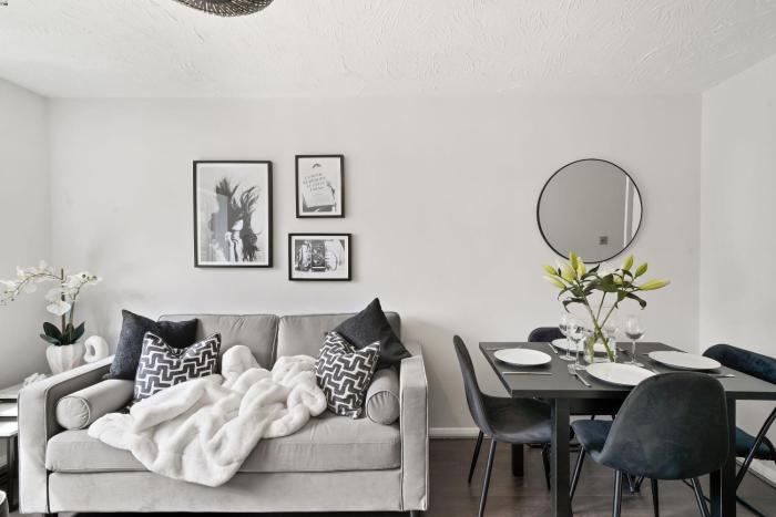 Luxury 1 bed flat South Woodford with parking - minutes walk to Central line Zone 4