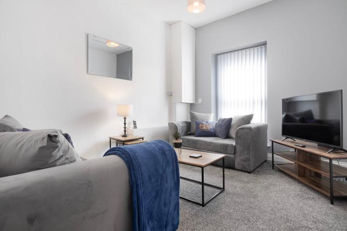 Spacious 5-Bed Flat in Stockton, Sleeps 9