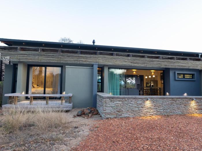 Lavish villa in Hoedspruit with hot tub