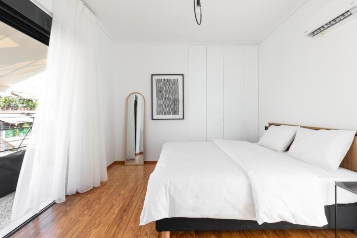 Elliot Neapoli, Athens