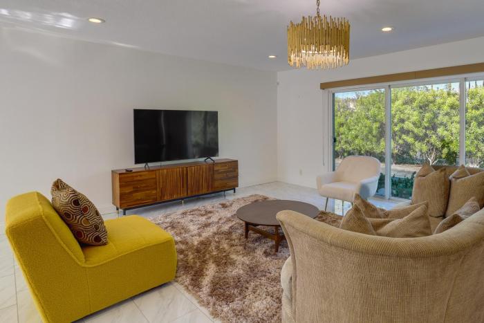 Sunny Palm Springs Townhome with Pool Access!