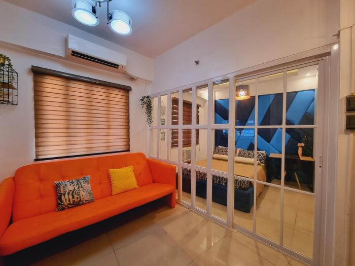 Modern Minimalist Condo near Airport