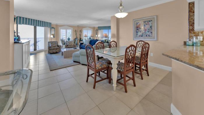 Inlet Reef 215 Spacious condo with complimentary seasonal beach service and great water views