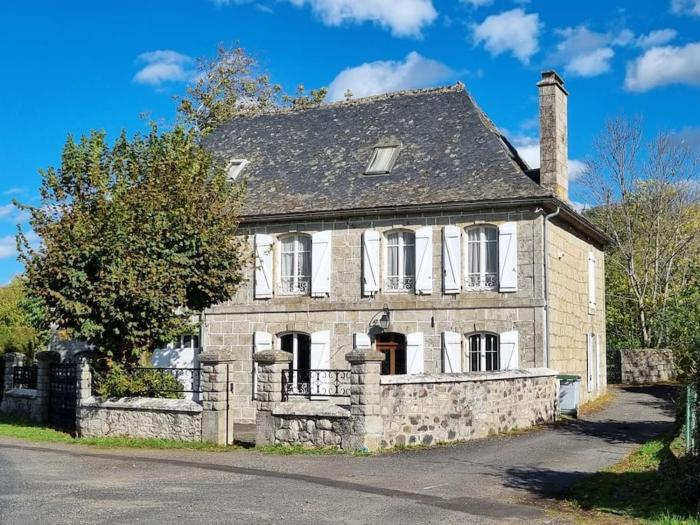 Maison La Rase du Lac Cantal