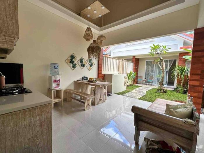 Courtyard living w BBQ garden in secluded hamlet