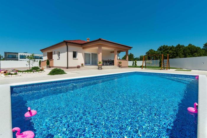 4* Villa First Hill with heated pool, Zaton