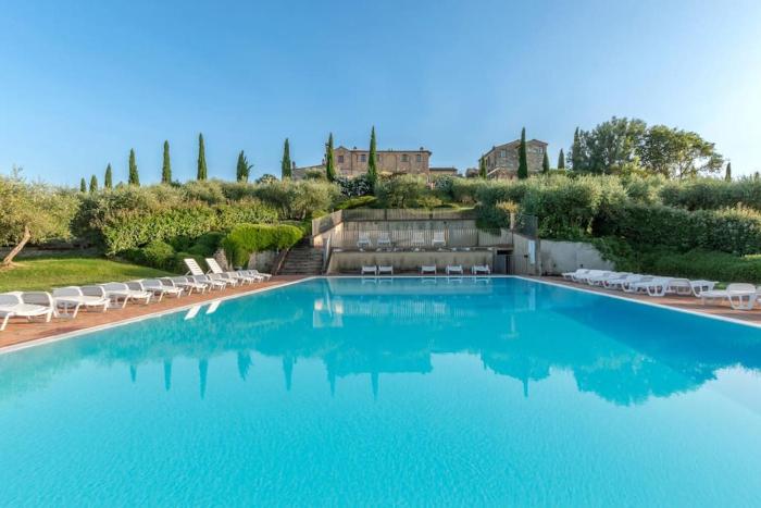 AffittiBreviSiena - Palazzo Monaci Appartamento con piscina nelle crete Senesi