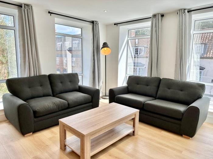 Fountain Apartment No 3 with Free Parking