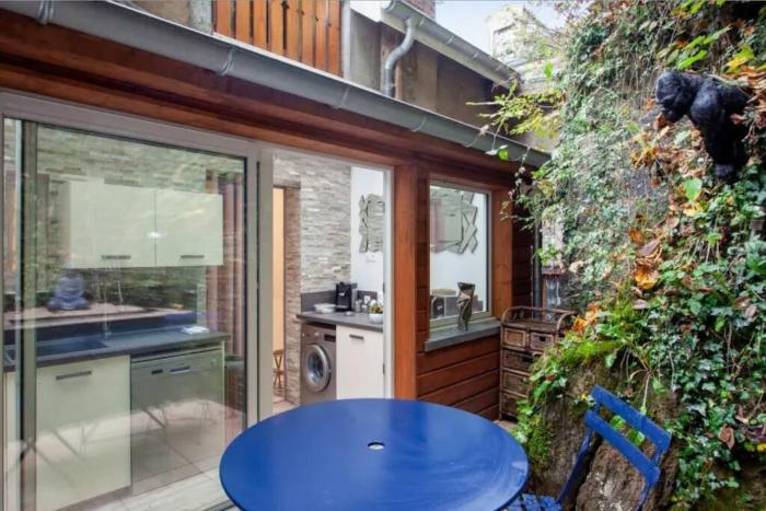 Face aux Thermes: lit double, terrasse, wifi