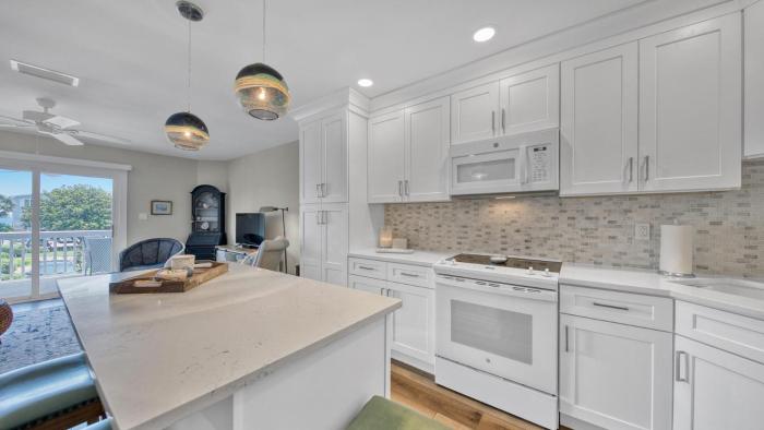 Seahaunts 6A - Steps to the beach updated in 2022 south side of 30A