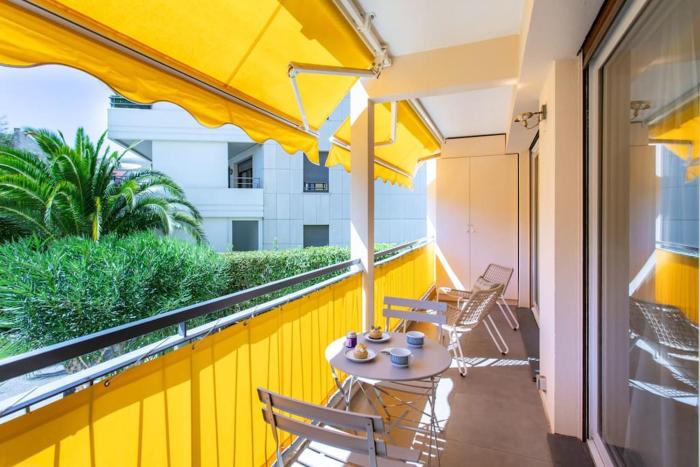 C9 - 2 BDR 10 min Palais Festivals & Sea - AC, Parking & Balcony