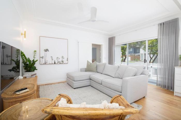 Blissful Merewether Beach Cottage - A Coastal Gem