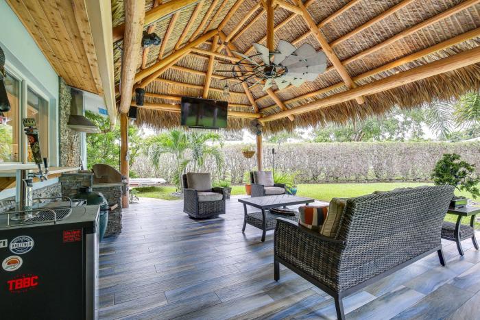 Furnished Patio and Gas Grill Deerfield Beach Home