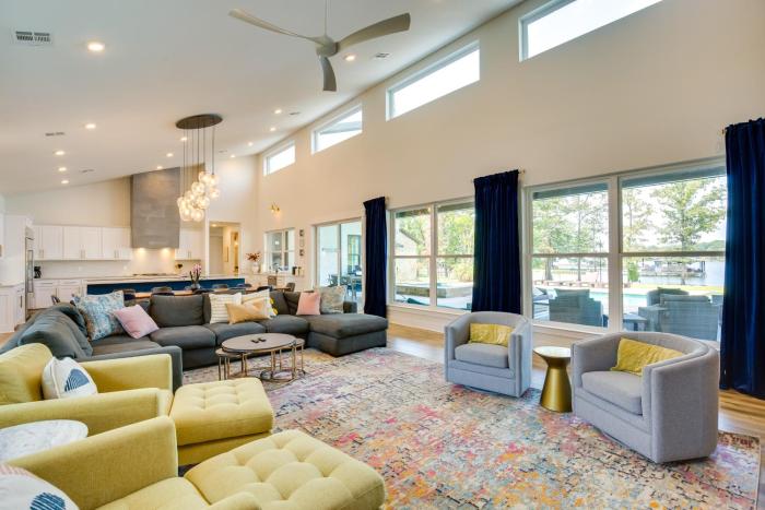 Relax Fireside! Waterfront Family Home in Malakoff
