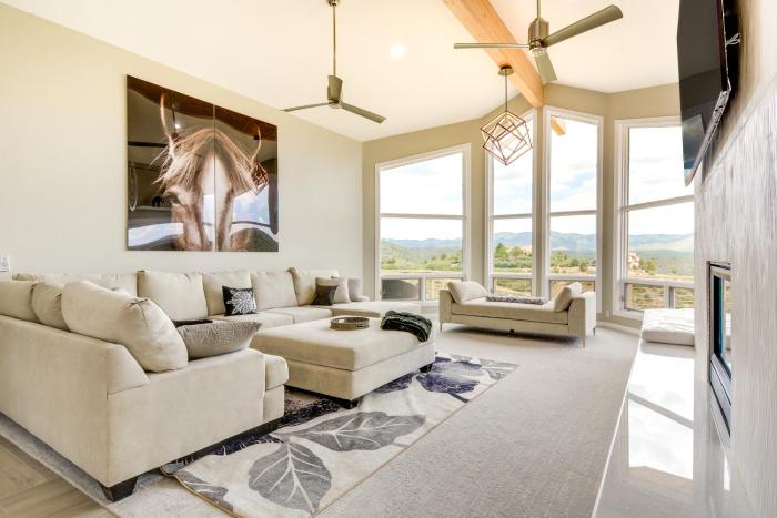 Prescott Gem Hot Tub and Mtn Views, 7 Mi to Dtwn