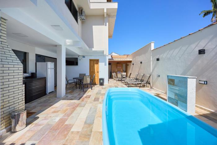 Casas 01 OU 02 - Piscina, Churrasqueira, quartos com ar condicionado, Tv smart 43, ventilador