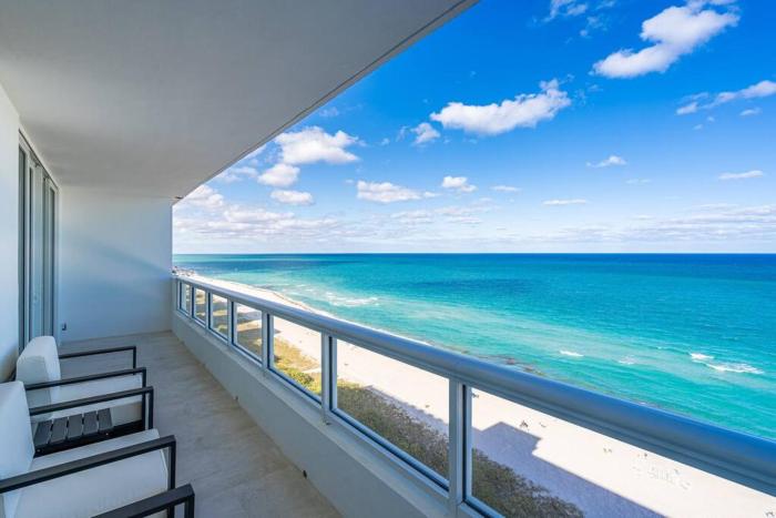 OceanFront Luxury Penthouse 2 Bedrooms with Direct Ocean View