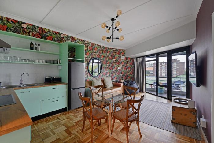 Charming 2-Bedroom Central Green Point Stadium