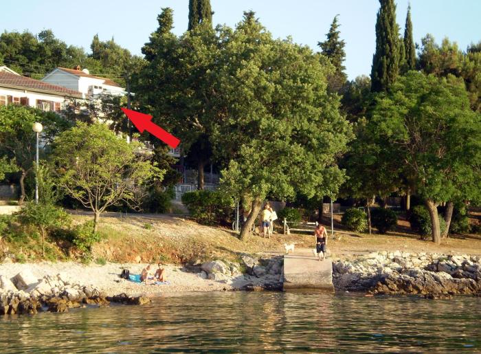 Apartments with parking space Njivice, Krk - 5325