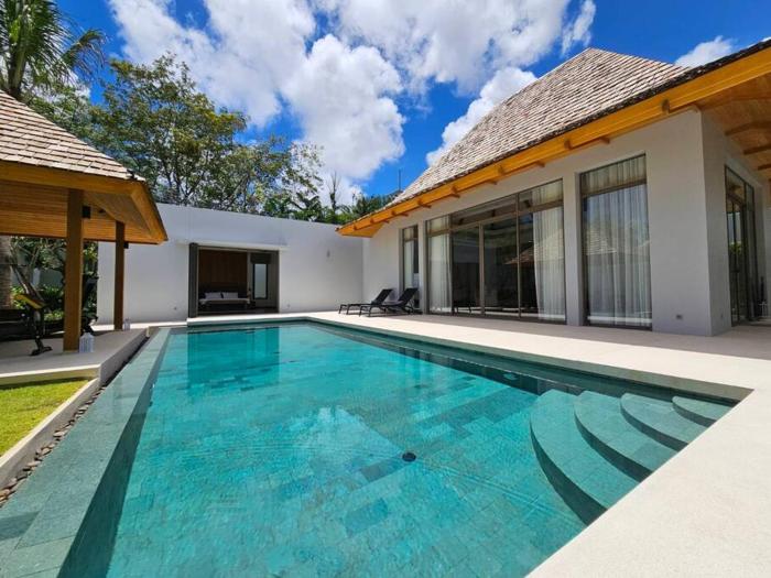 Private pool villa 3 Bed, 3 Bath near airport