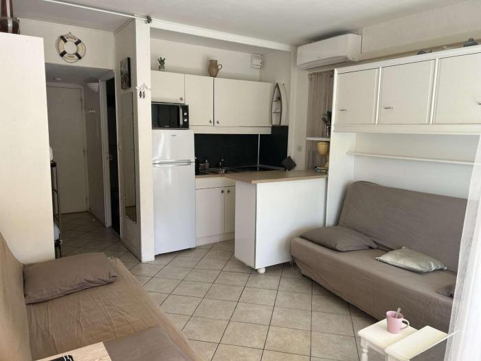 Studio climatisé avec piscine et parking à Port Camargue - FR-1-250-162