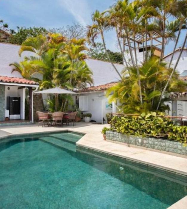 Casa de luxo em Geriba a 150 m da praia!