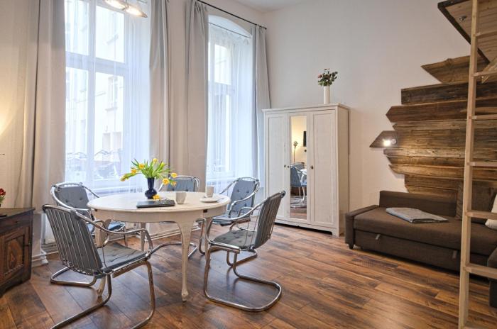 Quiet Courtyard Apartment (PB1)