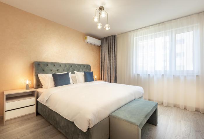 5th Floor Executive Apartment with Balcony and Free Parking