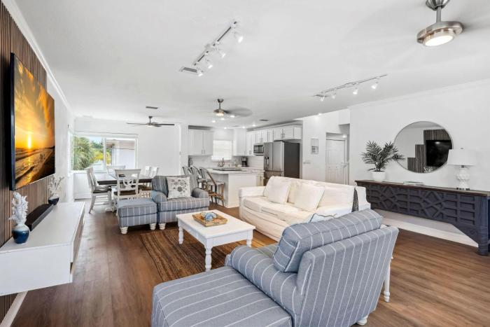 Beach Livin 3 - 3 Bedroom Upstairs