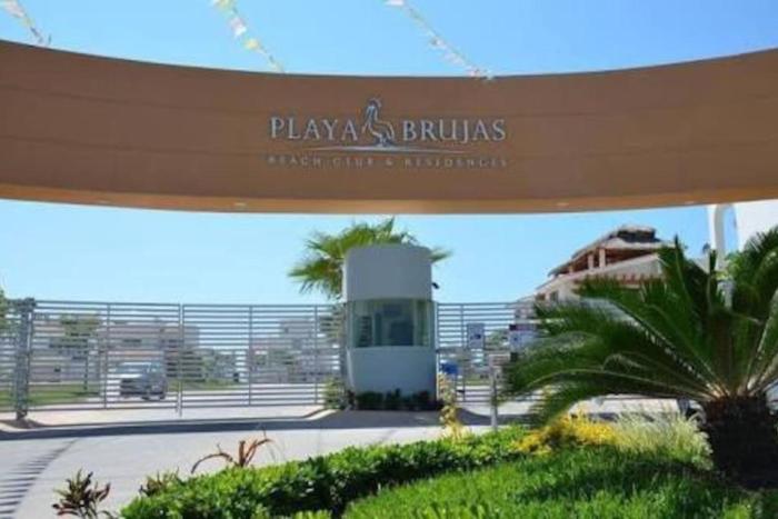 Hermosa casa de playa con vista al mar y albercas!