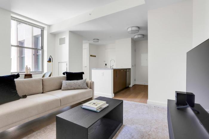 Back Bay 1BR w WD Gym 2 blocks to T BOS-641