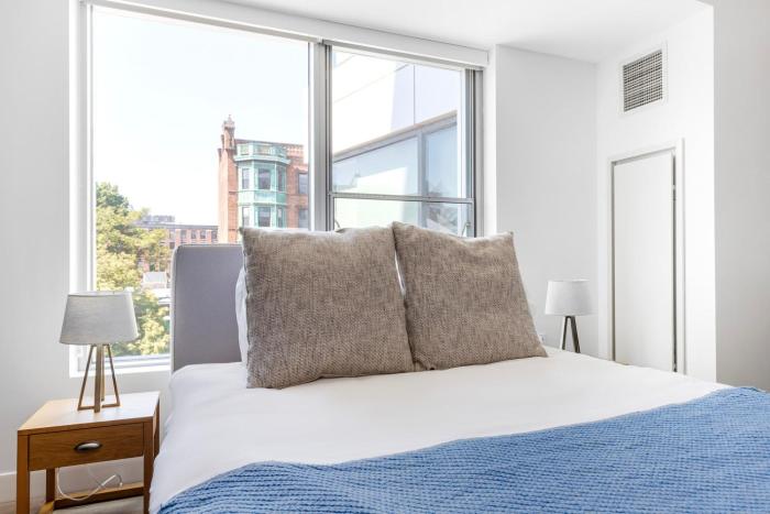 Central Square studio w gym wd nr red line BOS-881