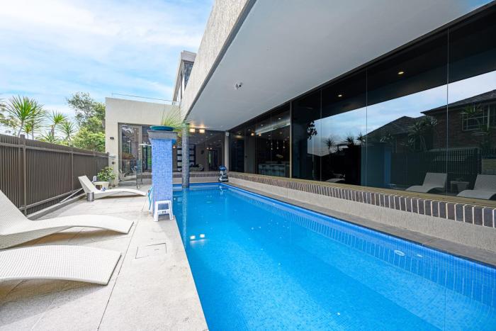 Putney Brand New Luxury House Pool & Waterview