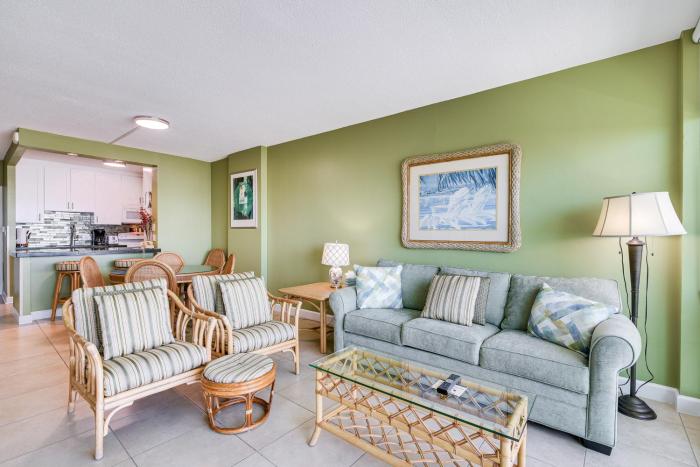 Galveston Getaway with Community Pool and Tennis Court