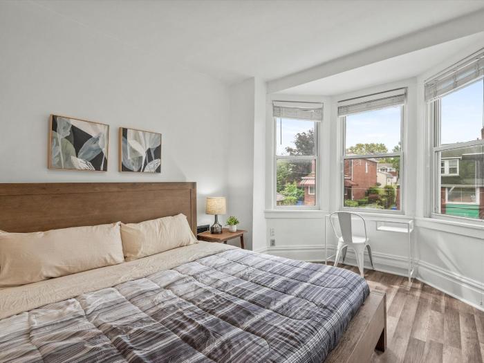 OaklandUniversity @E Stylish and Central Private Bedroom with Shared Bathroom