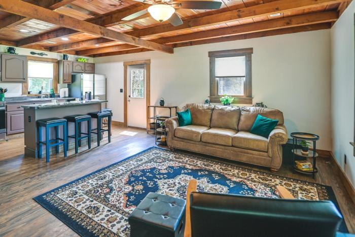 Creek, Trails and Falls! Rural Red River Gorge Cabin