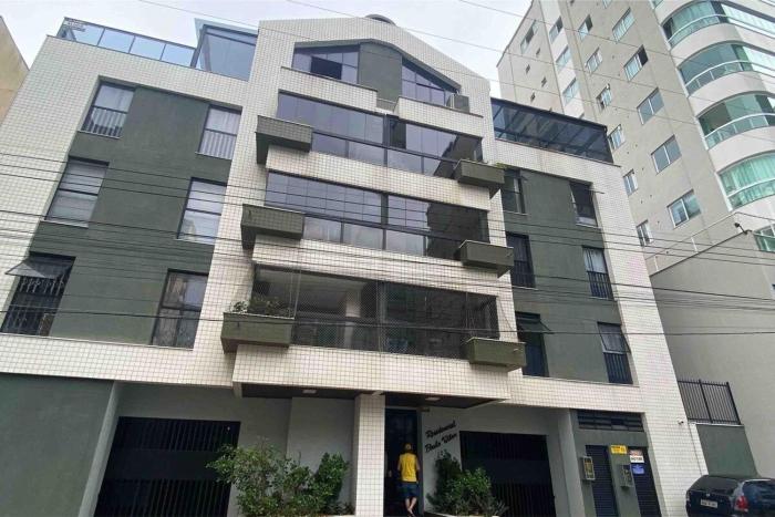 Apartamento quadra mar Meia Praia