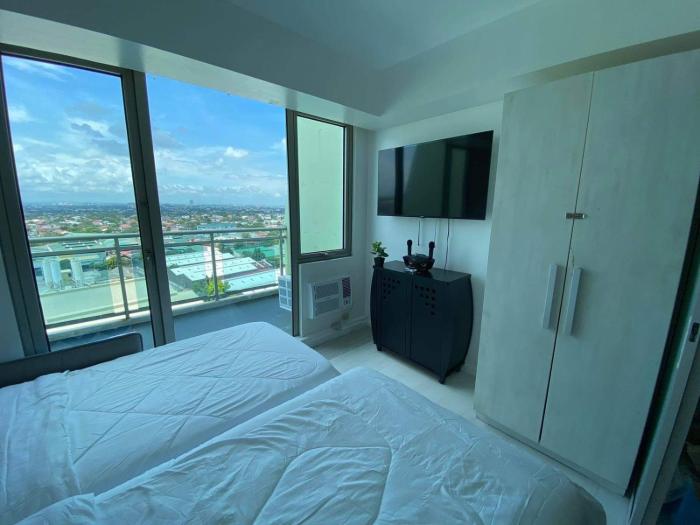 Uno Staycation