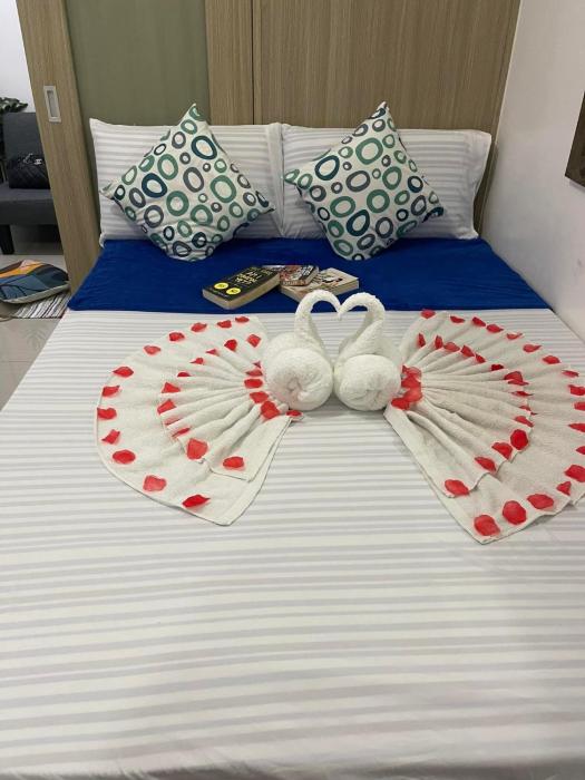 Shore Residences, Mall Of Asia Complex Stays by PBYY