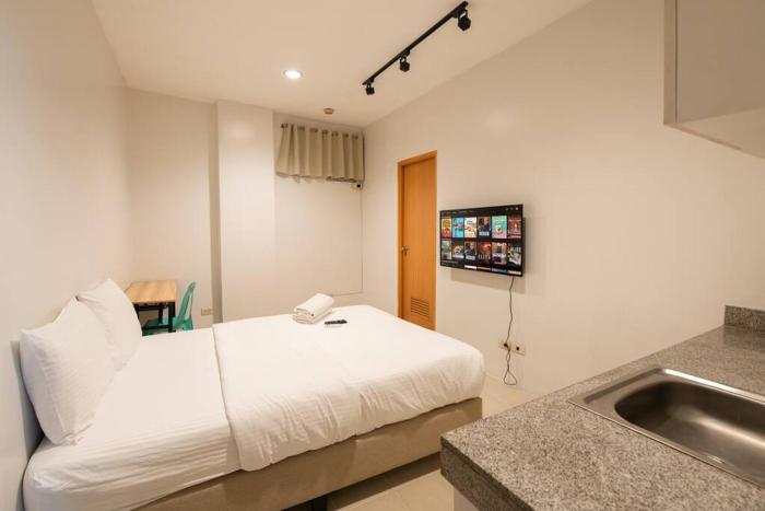 JP Santiago Studio Makati J202