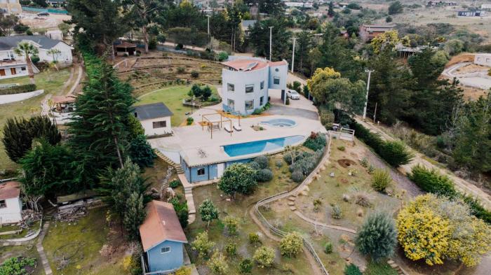 Moon Estate - Ocean View - 3 Houses - 2 Pools - 2 BBQ Homes - Sleeps 21