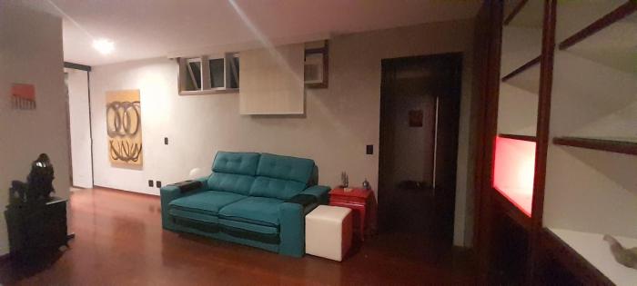 Incrível quarto e sala na quadra da praia de Ipanema